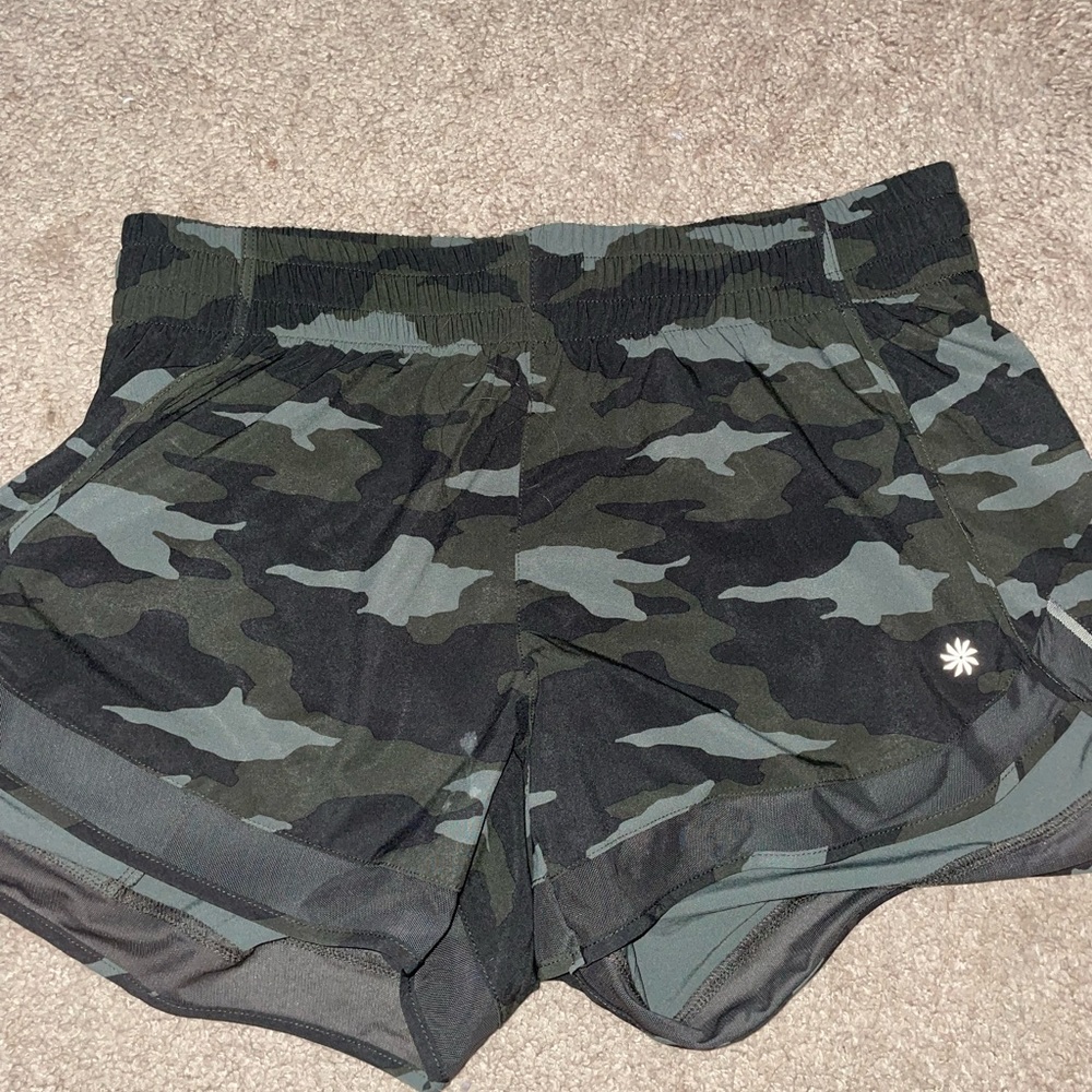 NWOT athleta camo shorts